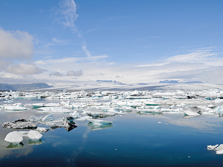 Der See Jökulsárlón (dt. Gletscherflusslagune) ist der größte und bekannteste einer Reihe von Gletscherseen in Island.